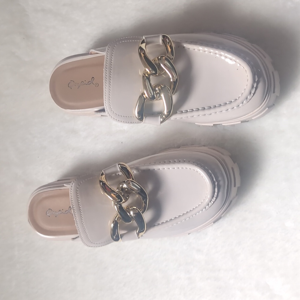 Qupid Cream Patent Chain-Link Lug Sole Mules Size 6.5